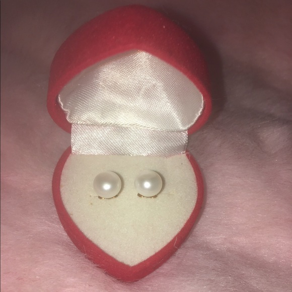 Jewelry - Stud pearls ( freshwater) SOLD OUT!!